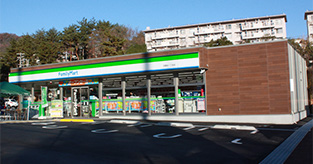 宝塚市逆瀬台店　ファミリーマート